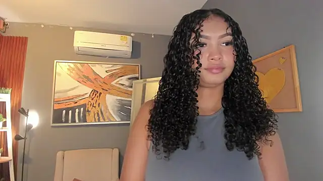 ailann  online show from April 15, 2026, 7:40 pm