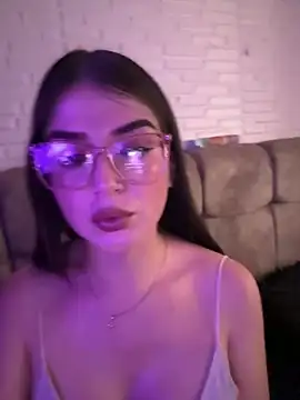 moon0626 online show from April 13, 2026, 2:32 pm