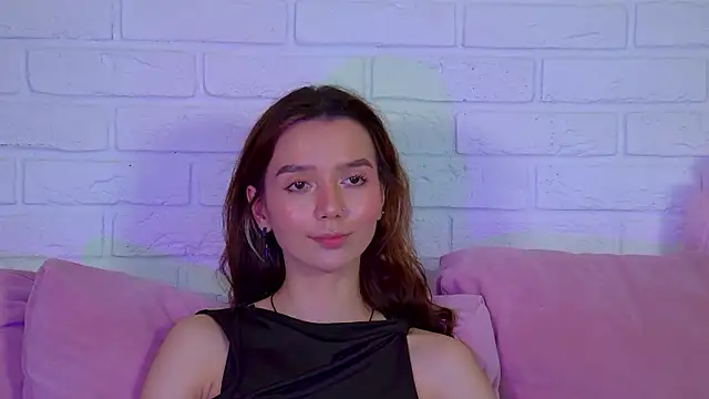 Snapshot of VanessaVienne chatting on April 19, 2026, 6:10 pm VanessaVienne online show from April 19, 2026, 6:10 pm