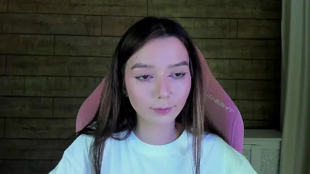 VanessaVienne online show from April 11, 2026, 4:21 pm