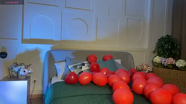  SilkyShadow  online show from February 19, 2026, 1:13 am