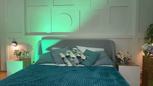  SilkyShadow  online show from April 9, 2026, 12:56 am