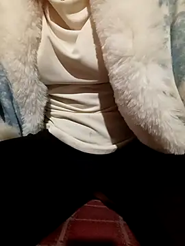 hoahong2 online show from January 11, 2026, 3:57 am