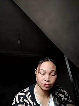 Snapshot of miray- chatting on February 3, 2026, 6:40 am miray- online show from February 3, 2026, 6:40 am