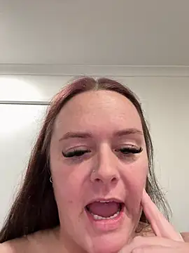 carinabro10 online show from May 16, 2026, 10:36 am