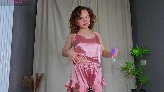 Snapshot of mymonique chatting on March 20, 2026, 8:32 pm mymonique online show from March 20, 2026, 8:32 pm