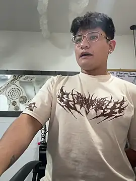 Theo Rowan online show from January 13, 2026, 11:30 pm