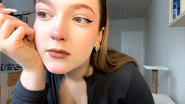 JammieMickiewicz online show from April 12, 2026, 11:35 am