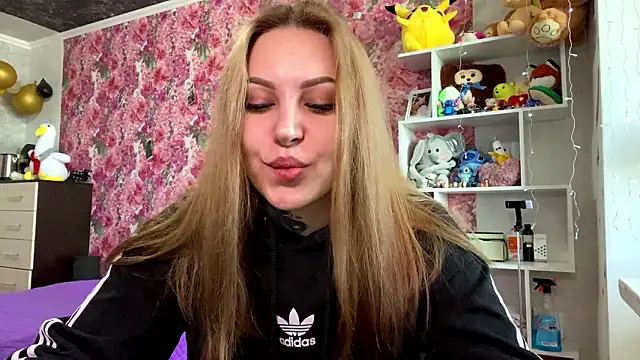 Snapshot of TraciBallena chatting on February 2, 2026, 9:08 am TraciBallena online show from February 2, 2026, 9:08 am