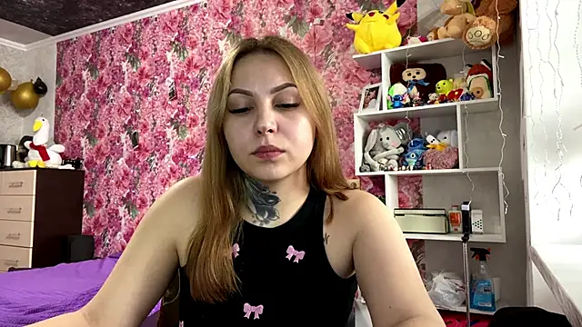 Snapshot of TraciBallena chatting on February 13, 2026, 10:04 am TraciBallena online show from February 13, 2026, 10:04 am