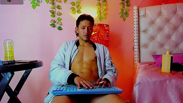 Snapshot of bruno_do_santos chatting on February 3, 2026, 6:22 am bruno do santos online show from February 3, 2026, 6:22 am