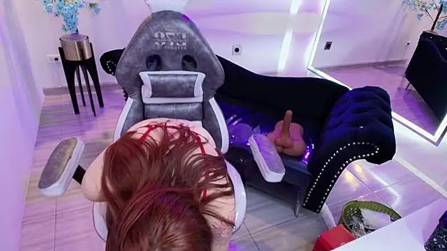 Lilith tayylor online show from April 19, 2026, 3:29 am