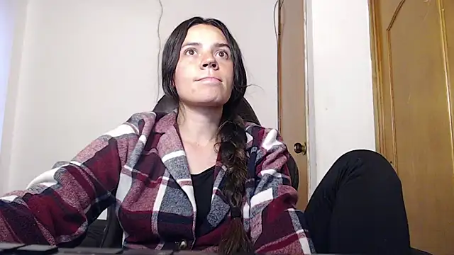 Shanel Lozano online show from April 14, 2026, 10:26 pm