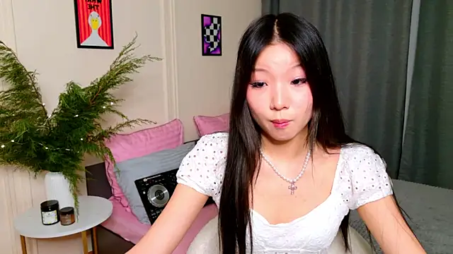 Snapshot of Qwertik333 chatting on January 14, 2026, 7:17 pm Qwertik333 online show from January 14, 2026, 7:17 pm