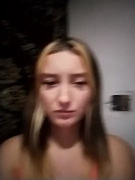 Snapshot of Olivia_Kis chatting on January 9, 2026, 4:25 pm Olivia Kis online show from January 9, 2026, 4:25 pm