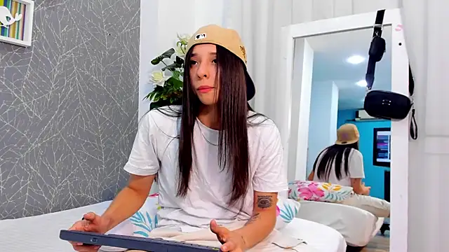 ViictoriiaSaenz online show from June 2, 2026, 1:16 am
