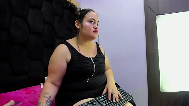 MiaRouss69 online show from February 2, 2026, 3:49 am