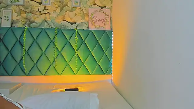 Snapshot of AlexiiaBrown chatting on May 7, 2026, 2:42 pm AlexiiaBrown online show from May 7, 2026, 2:42 pm