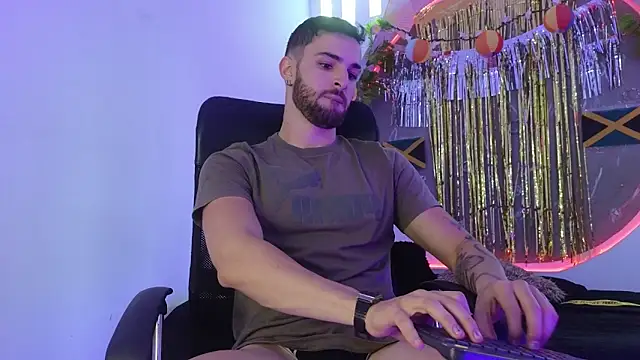 Apolo lux1 online show from April 11, 2026, 7:39 pm