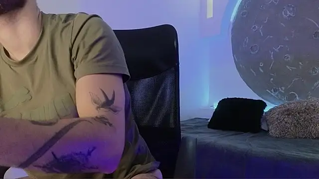 Snapshot of Apolo_lux1 chatting on February 13, 2026, 8:53 pm Apolo lux1 online show from February 13, 2026, 8:53 pm