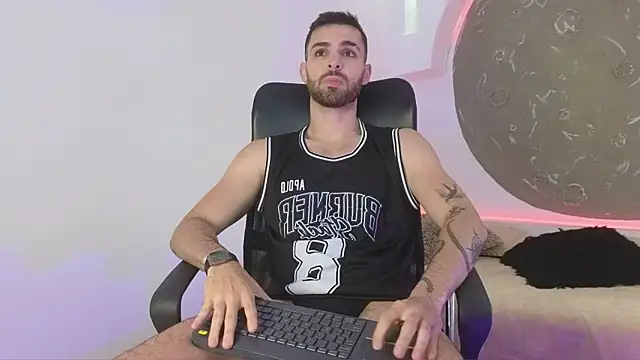 Snapshot of Apolo_lux1 chatting on February 20, 2026, 8:22 pm Apolo lux1 online show from February 20, 2026, 8:22 pm