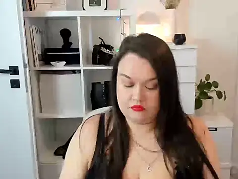 HollyDanceSoul online show from February 25, 2026, 6:57 am