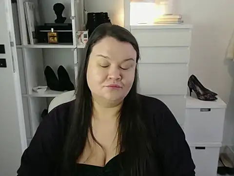 HollyDanceSoul online show from March 18, 2026, 7:33 am