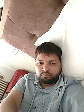 Pulkeet1433 online show from June 7, 2026, 12:49 am