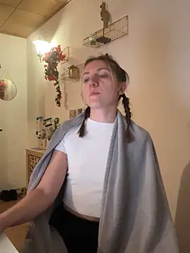 Snapshot of Marina_und_Jayden chatting on February 5, 2026, 11:00 pm Marina und Jayden online show from February 5, 2026, 11:00 pm