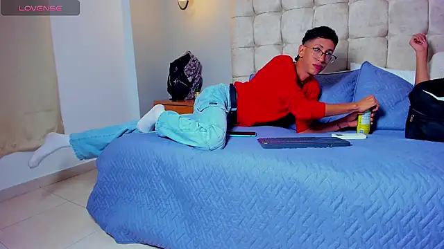 Snapshot of twink_royale18 chatting on February 3, 2026, 5:40 pm twink royale18 online show from February 3, 2026, 5:40 pm