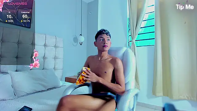 Snapshot of twink_royale18 chatting on January 16, 2026, 6:12 pm twink royale18 online show from January 16, 2026, 6:12 pm