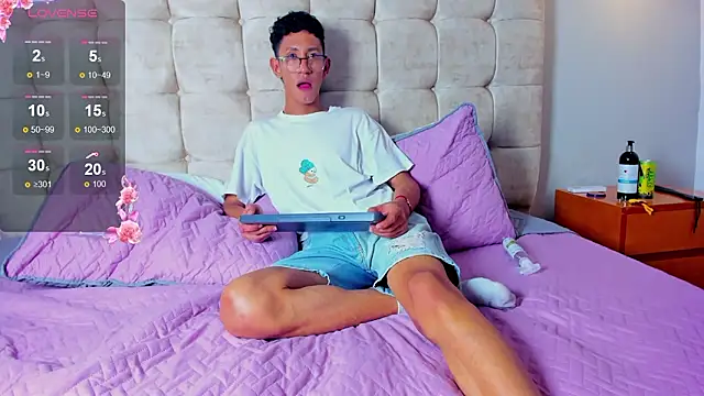 Snapshot of twink_royale18 chatting on February 11, 2026, 6:19 pm twink royale18 online show from February 11, 2026, 6:19 pm