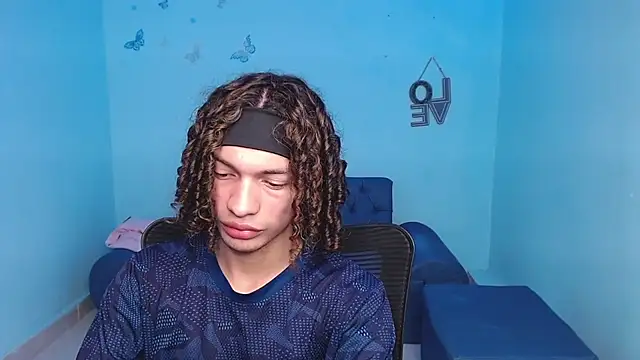 Axel fox77 online show from August 3, 2026, 11:31 pm