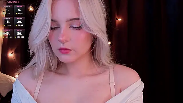 Snapshot of ShyniAlice chatting on February 4, 2026, 4:18 am ShyniAlice online show from February 4, 2026, 4:18 am