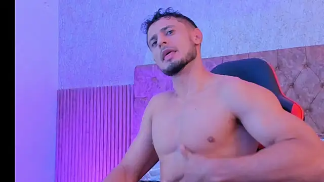 Snapshot of Adonys_Lewis_ chatting on February 5, 2026, 9:05 am Adonys Lewis online show from February 5, 2026, 9:05 am