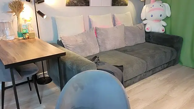 KitKatie online show from April 4, 2026, 11:28 am