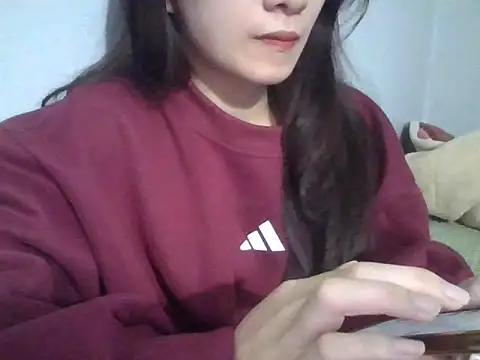 Snapshot of berry_alma06 chatting on February 24, 2026, 12:28 pm berry alma06 online show from February 24, 2026, 12:28 pm