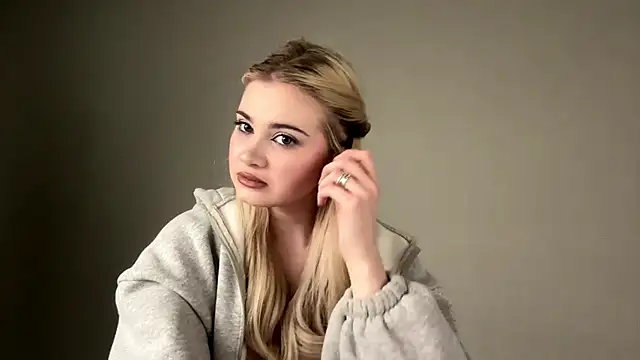 Snapshot of KariJarecke chatting on February 18, 2026, 1:07 pm KariJarecke online show from February 18, 2026, 1:07 pm