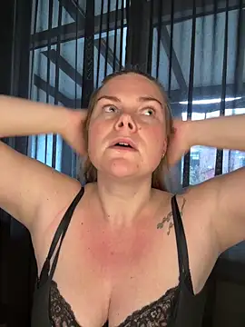 SexyBlondJoanna online show from February 13, 2026, 2:17 pm