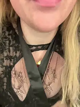 SexyBlondJoanna online show from February 24, 2026, 7:37 pm