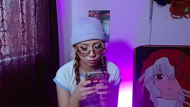 kittymiauu444 online show from April 15, 2026, 7:58 pm