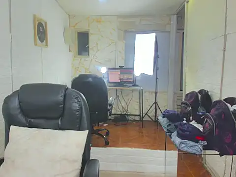 Snapshot of Betany_Grey chatting on February 14, 2026, 4:13 am Betany Grey online show from February 14, 2026, 4:13 am