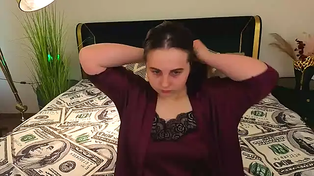 MikaFoxy online show from April 16, 2026, 5:52 am