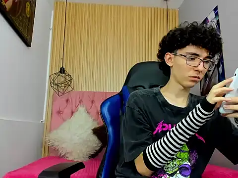 Snapshot of Syriussz chatting on February 23, 2026, 7:25 pm Syriussz online show from February 23, 2026, 7:25 pm