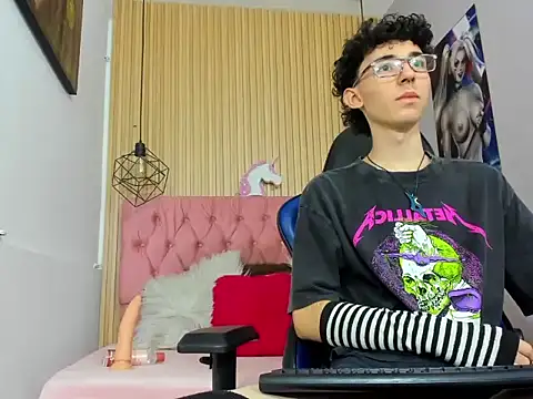 Snapshot of Syriussz chatting on February 15, 2026, 7:24 pm Syriussz online show from February 15, 2026, 7:24 pm