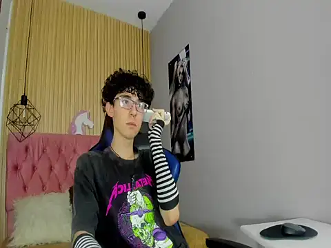 Snapshot of Syriussz chatting on February 3, 2026, 7:19 pm Syriussz online show from February 3, 2026, 7:19 pm