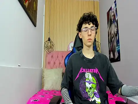 Snapshot of Syriussz chatting on February 19, 2026, 7:22 pm Syriussz online show from February 19, 2026, 7:22 pm