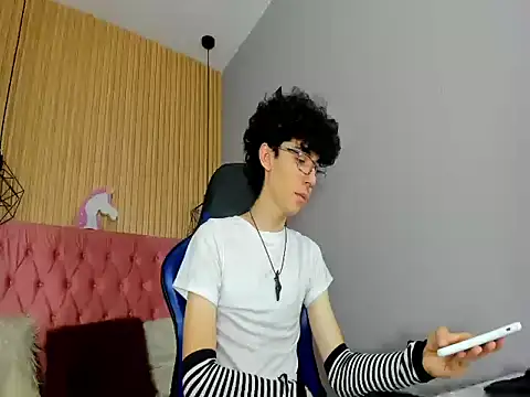 Snapshot of Syriussz chatting on February 9, 2026, 7:23 pm Syriussz online show from February 9, 2026, 7:23 pm