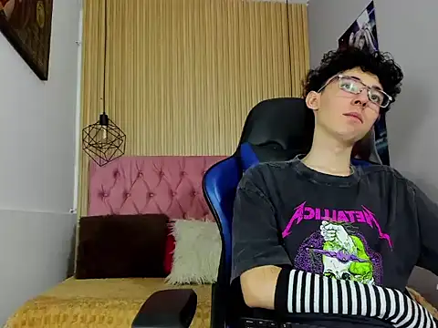 Snapshot of Syriussz chatting on February 25, 2026, 7:25 pm Syriussz online show from February 25, 2026, 7:25 pm