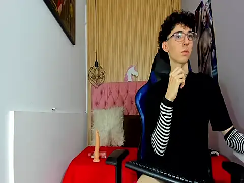 Snapshot of Syriussz chatting on February 13, 2026, 7:36 pm Syriussz online show from February 13, 2026, 7:36 pm